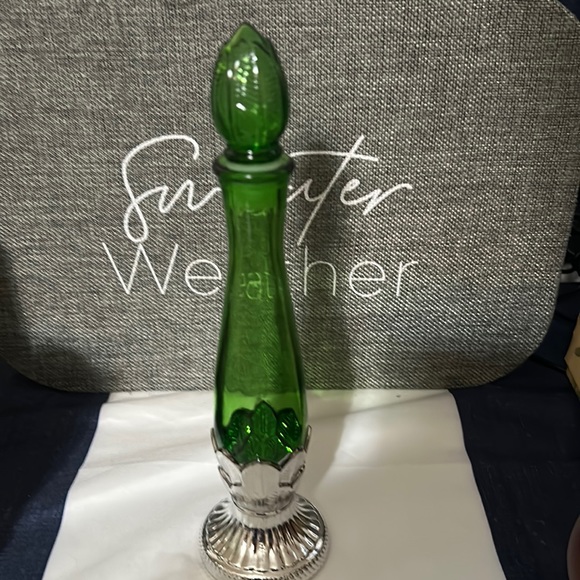 Vintage Avon Empire Green Decanter/Bud Vase and Ruby Red Bud Vase. Set of Two. - Picture 4 of 11